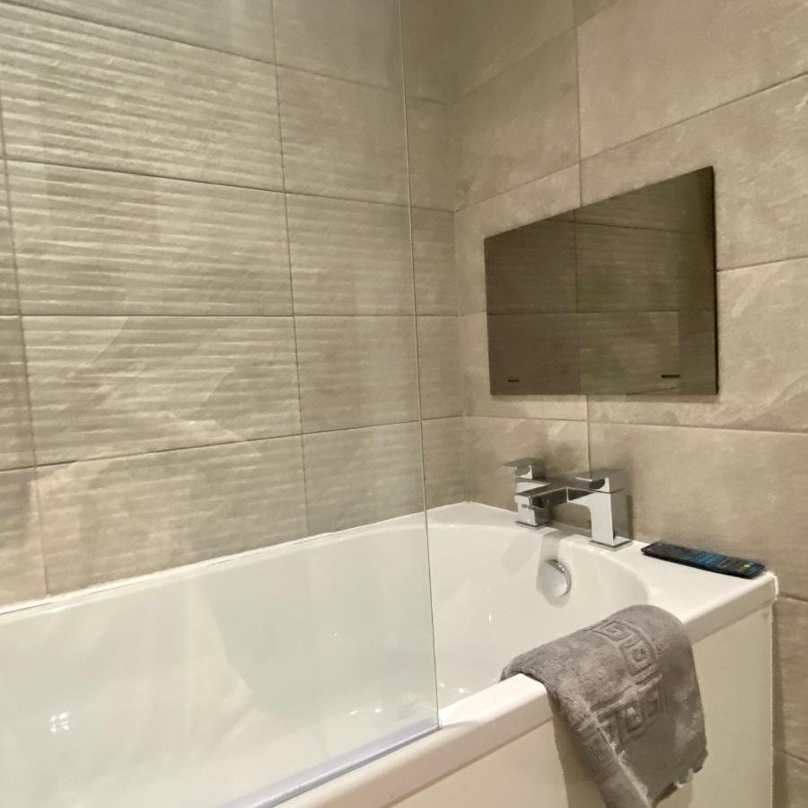 Modern 2 Bed Apartment/Free Parking/Near City/Self-Check In Handsworth Exterior photo